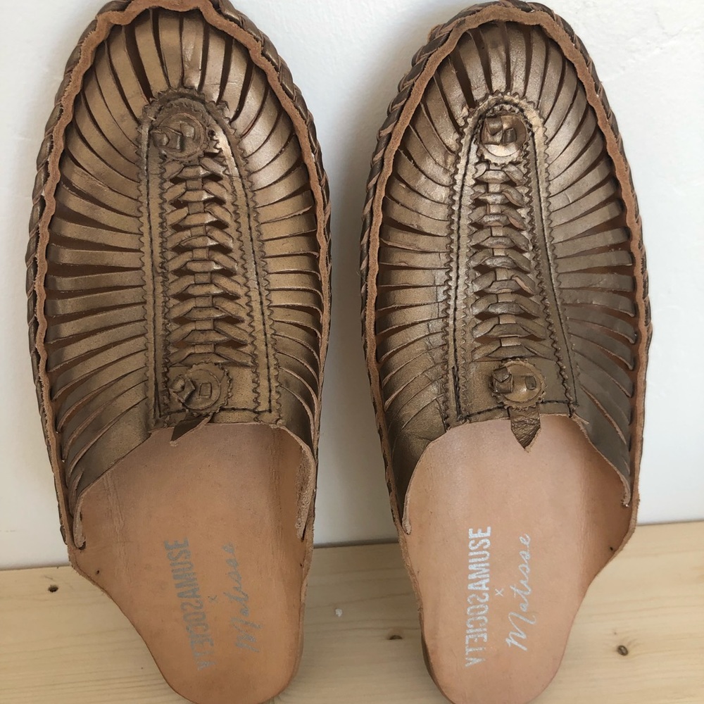 Amuse Society / Matisse metallic mules